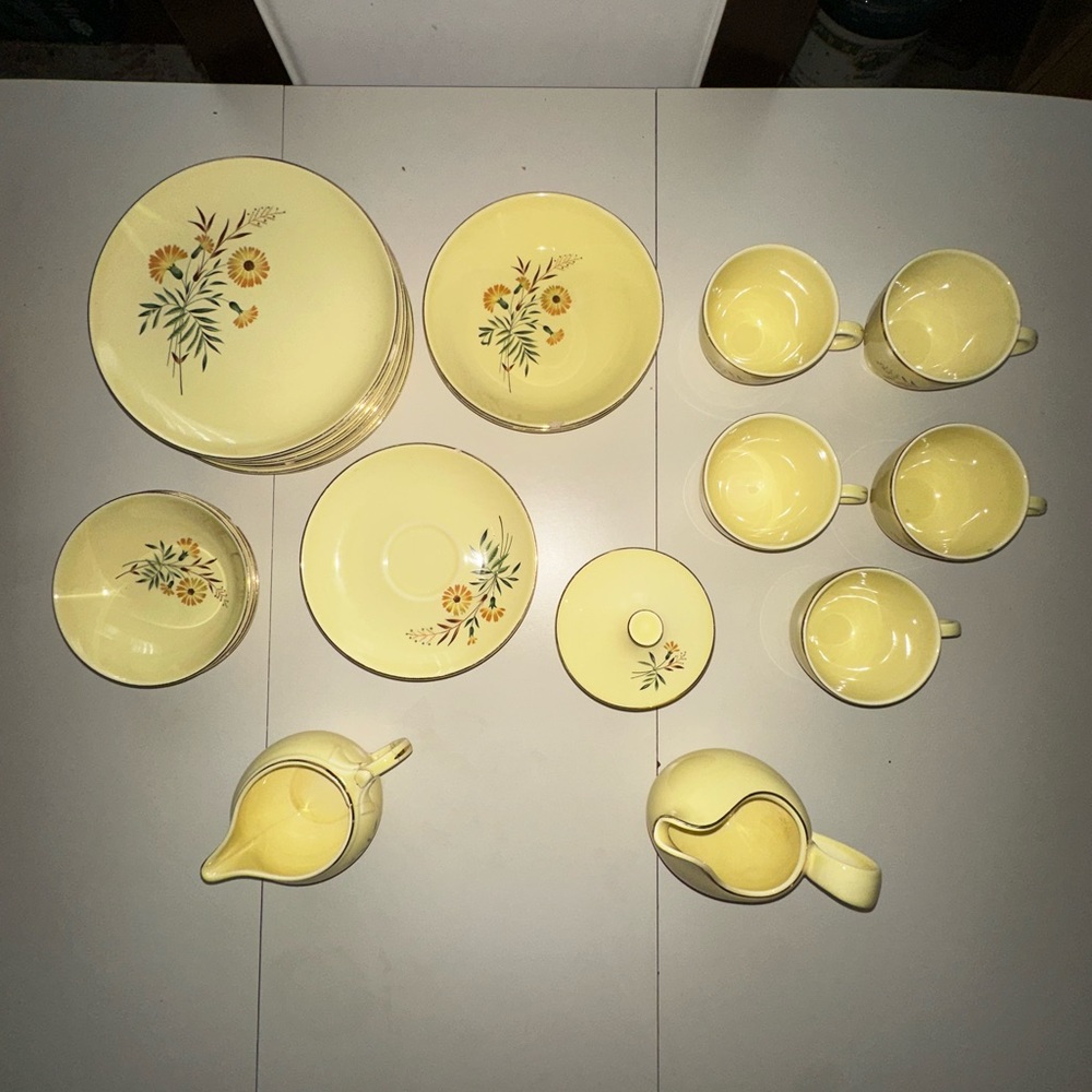 Yellow kitchen set